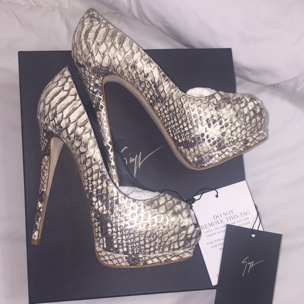 Giuseppe Zanotti Super Sharon Python Heel - Picture 3 of 5